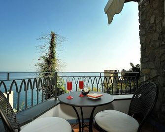 E Poi Ravello - ראבלו - מרפסת