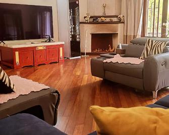 Seoul Guesthouse - Nairobi - Living room