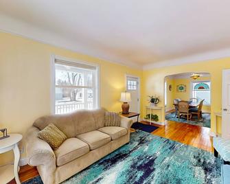 Bayside Manor - Northport - Living room