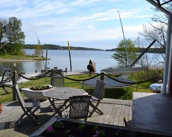 Waterfront location in the quiet area, rowboat included, Stockholm archipelago - Värmdö - Patio