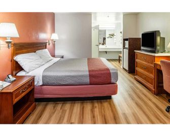 Motel 6 Stockton, Ca - East - 斯托克頓（加州） - 臥室