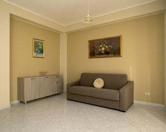 Sicilia bedda house - Capri Leone - Sala de estar