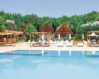 Wood Hills Hotel & Resort - Maïroûba - Pool