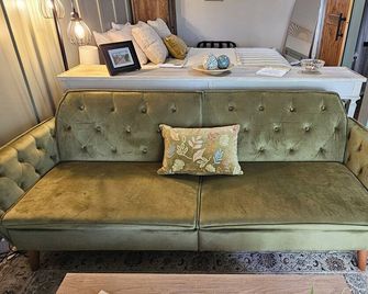 The Poppy Seed - Cozy Lakefront Studio on Lake Hickory - Hickory - Huiskamer