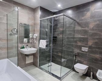 Grand Hotel Oran - Oran - Bathroom