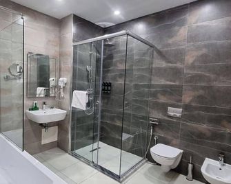 Grand Hotel Oran - Orán - Baño
