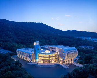 Days Hotel by Wyndham Shangzhi Yabuli - Mudanjiang - Edificio