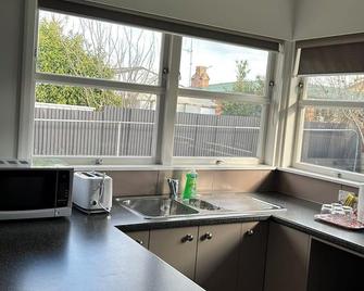 Holiday Room in Chartwell - Hamilton - Kitchen