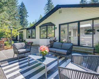Modern Home 3 Miles to Woodinville Wine Country! - Woodinville - Patio