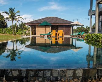 Six Elements Beach Villa - Тангалле - Басейн