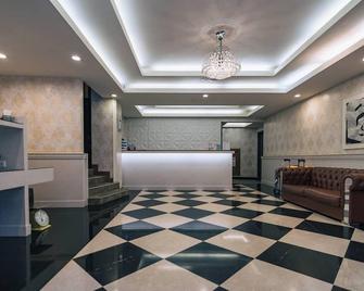 Hotel Puri - Kota Taipei - Resepsionis