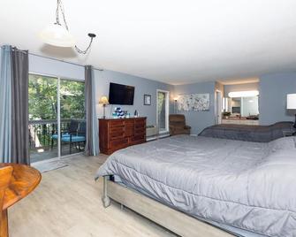 Tan-Tar-A #6133 - Minutes from Margaritaville and pool bars! - Sunrise Beach - Bedroom