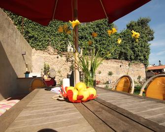 Vacation in Borgo, in the hills 2 steps from the Sea! - Montescudaio - Patio