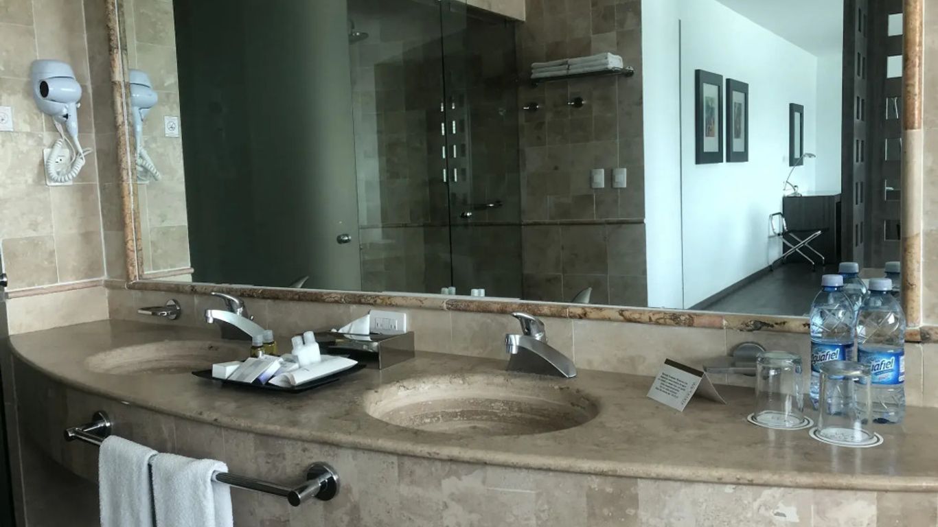 ウィ ホテル アエロプエルト