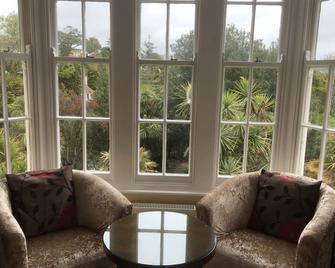 The Charterhouse - Torquay - Living room