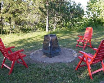 Auberge Restwell Motel - Berry Mills - Patio