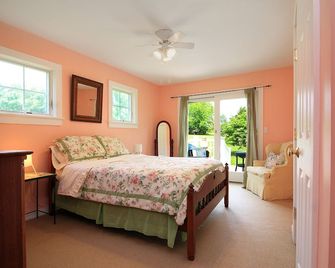 Paradise Valley Cottage 1 Mile From Second Beach - Middletown - Bedroom