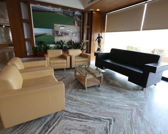 سيلفر كلاود هوتل آند بانكويت أحمد أباد - أحمد أباد - ردهة