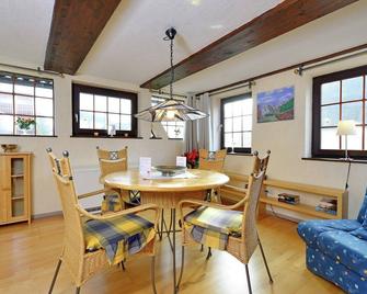 كوزي أبارتمنت إن لونسين لاور ساكسوني ويذ برايفت تيراتس - باد بيرمونت - غرفة طعام