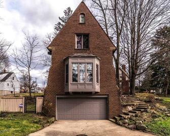 Lantermans Mill & Falls Historic English Tudor 1934 - Youngstown - Building