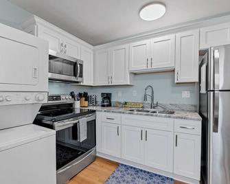 2 br-Cental Location, WiFi, Washer/dryer in unit, Dogs OK! - Norfolk - Keuken