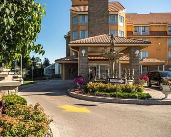 Monte Carlo Inn Barrie Suites - Barrie - Edificio
