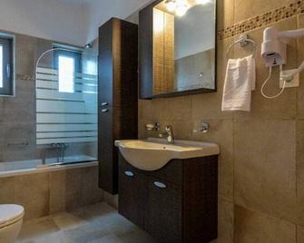 Avia Blue - Avia - Baño