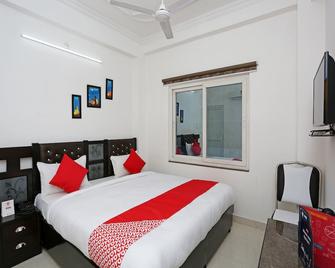 Oyo 11306 Ss Hotel - Gorakhpur - Bedroom