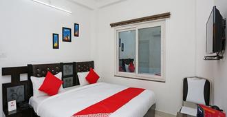 Oyo 11306 Ss Hotel - Gorakhpur - Habitación
