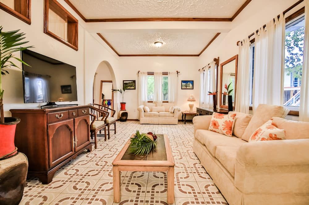 Falling Leaves Lodge - San Ignacio - Wohnzimmer