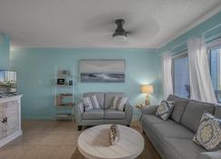 One bedroom Gulf Shores condo with beach access - Gulf Shores - Living room