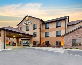 Comfort Inn & Suites Mitchell I-90 - Mitchell - Rakennus