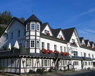 Landhotel Menke - Brilon - Building
