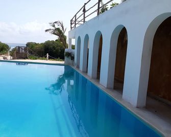 Merry Crab Cove Beach Resort - Watamu - Pool