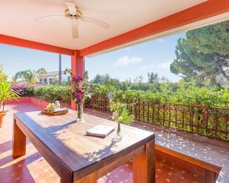 Stunning Home In Morn De La Frontera With 5 Bedrooms, Outdoor Swimming Pool And Swimming Pool - Morón de la Frontera - Balcony