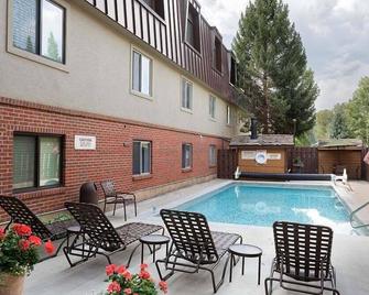 Silverglo Condominiums 104, Budget-Friendly Studio Close to Downtown, Full Kitchen, New Bathroom - Aspen - Piscina