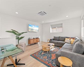 Gated Pga West 2023 New Build - Ev Friendly - La Quinta - Living room