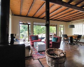 Spacious 5-bedroom house with amenities near San Fernando, Chile - San Fernando - Living room