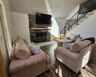 Escape to your private Oasis and experience ultimate relaxation! - Joelton - Living room