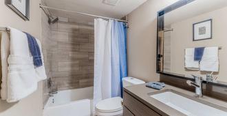 Vivant - 1BR - Cozy and Homey King Suites Close to Downtown - Austin - Bathroom