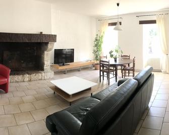 Welcome to the cottage Les Arcades - Goudourville - Living room