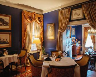 Anchuca Historic Mansion & Inn - ויקסבורג - מסעדה