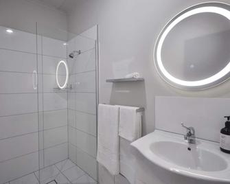 Island Bungalow - Bongaree - Bathroom