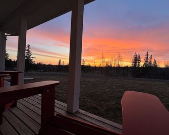 PEI Getaway @ the Seashell Villa- close to Beaches, Golf, and many Attractions! - Stanley Bridge - Balcón