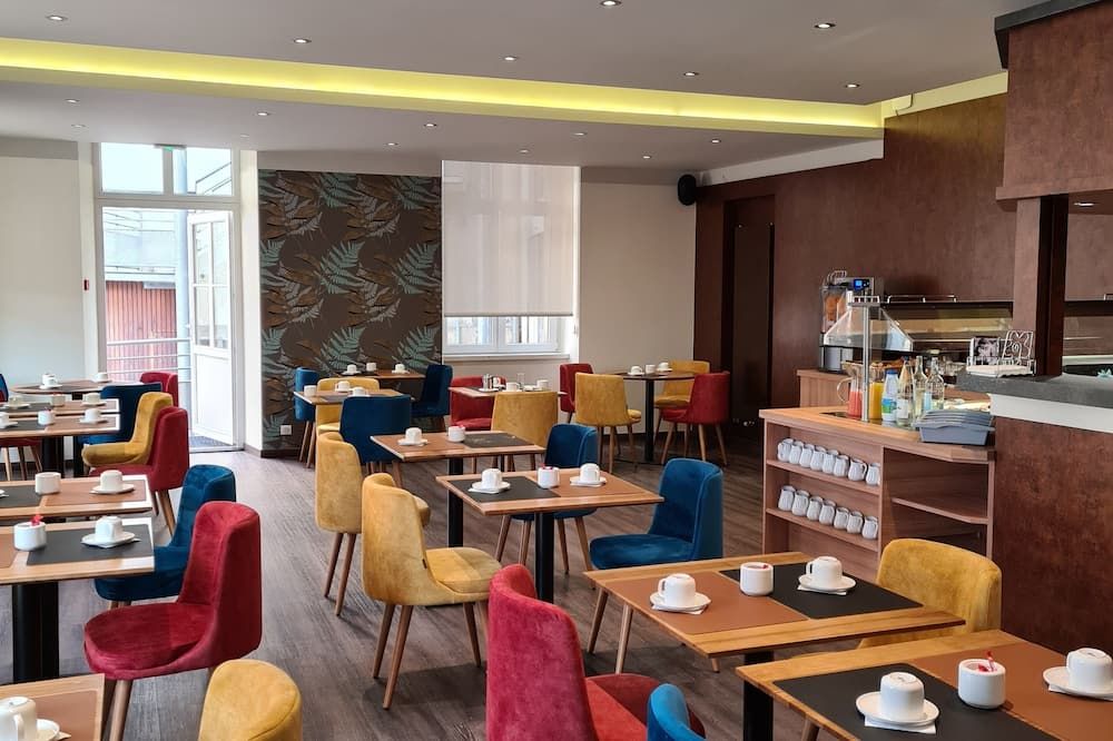 Hotel La Guimbarde thumbnail 3