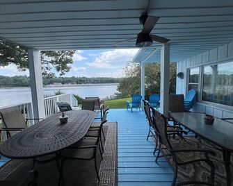 Magnificent Riverfront Victorian House steps from downtown Ottawa ! - Ottawa - Балкон