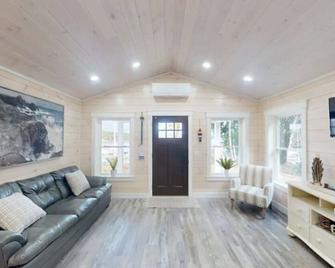 Harbor View Cottage - Unit A - Belfast