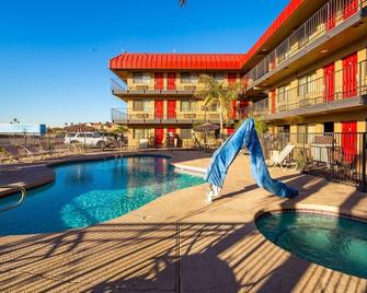 Travelers Inn - Phoenix - Phoenix - Bể bơi