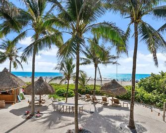 Singer Island Palm Beach Marriott: 2 Bdrm/2 Bath Condo +resort Access 16th Floor - West Palm Beach - Beach