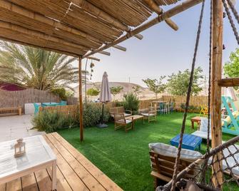 The White Hill Guesthouse - Yeroẖam - Patio